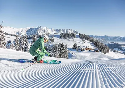 skifahrerinvorderhohensalveskiweltwilderkaiserbrixentalmirjageh.jpg